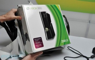 Новият тънък Xbox360 се продава 88% по-добре от дебелака