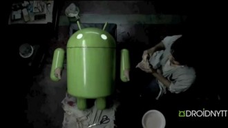 Xperia Play се сдобива със забавна и извратена реклама