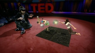 Microsoft не бърза с HoloLens, не иска втори Kinect