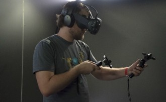 HTC Vive продава над 15 000 бройки за 10 минути